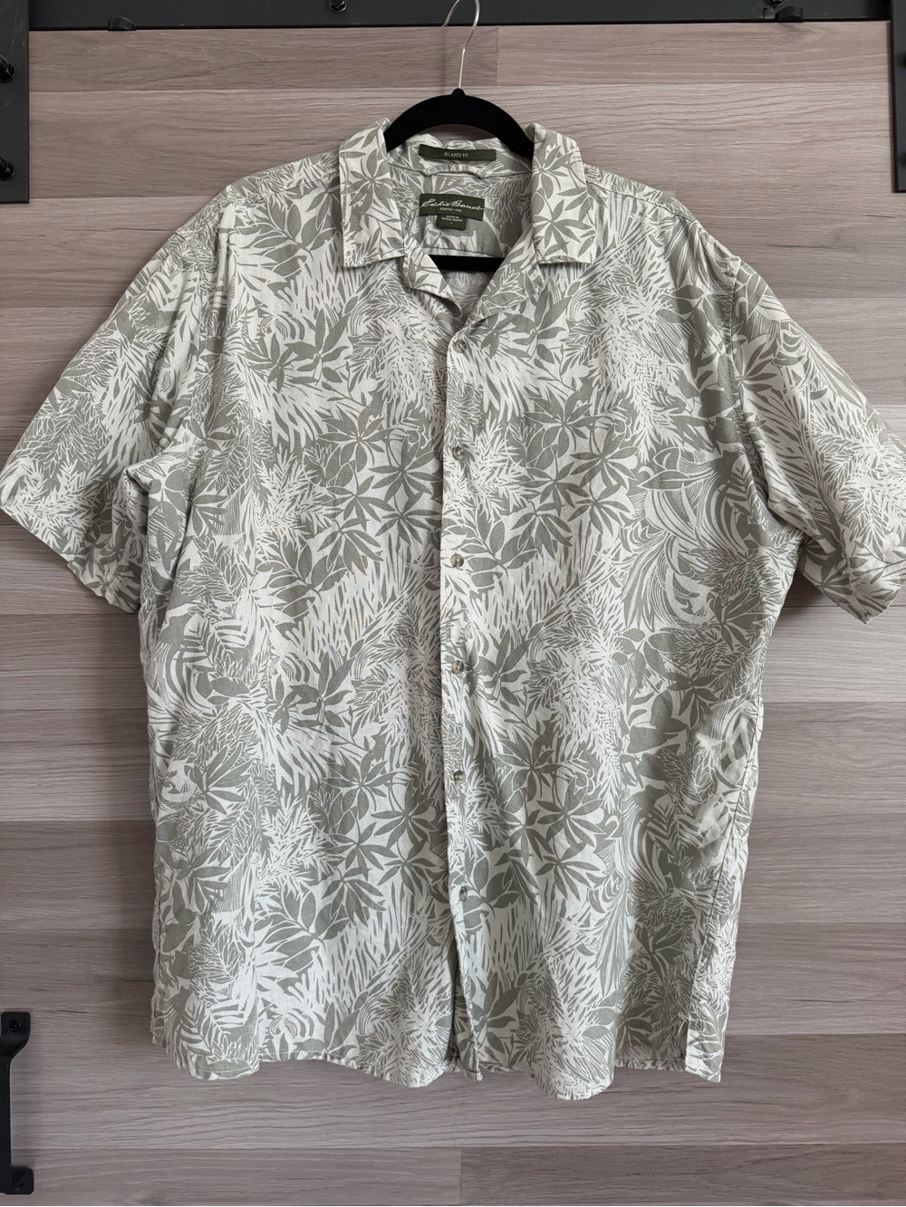 Eddie Bauer Men's Relaxed Fit Tropical Leaf Print Linen-Cotton
Blend Shirt L